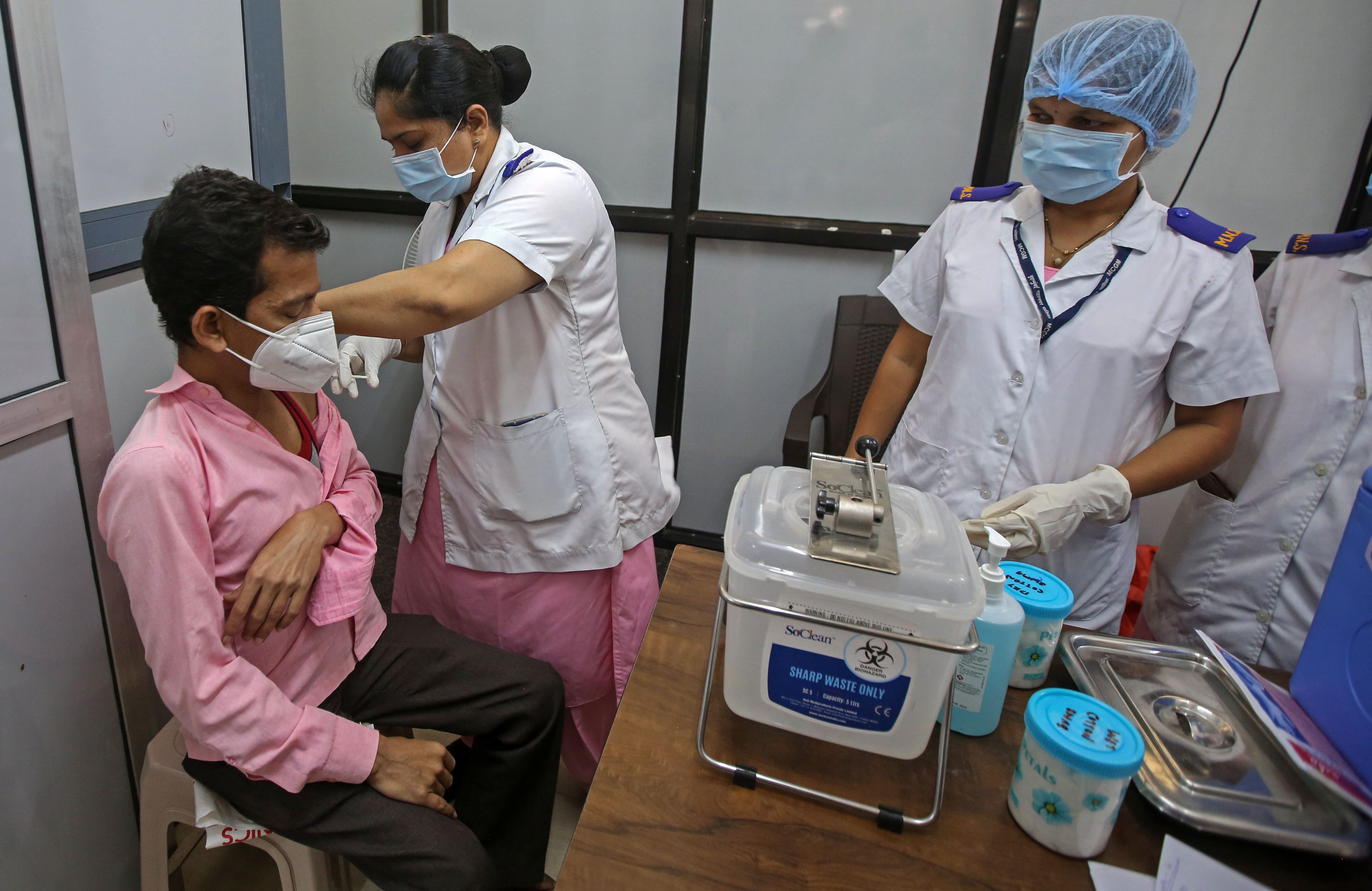 Žestok val novih bolesti: Svi bi se trebali zabrinuti ako Indija odbije drugu dozu cjepiva